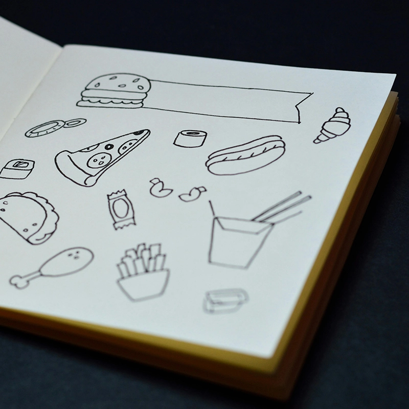 Un carnet de croquis avec des dessins pour logo