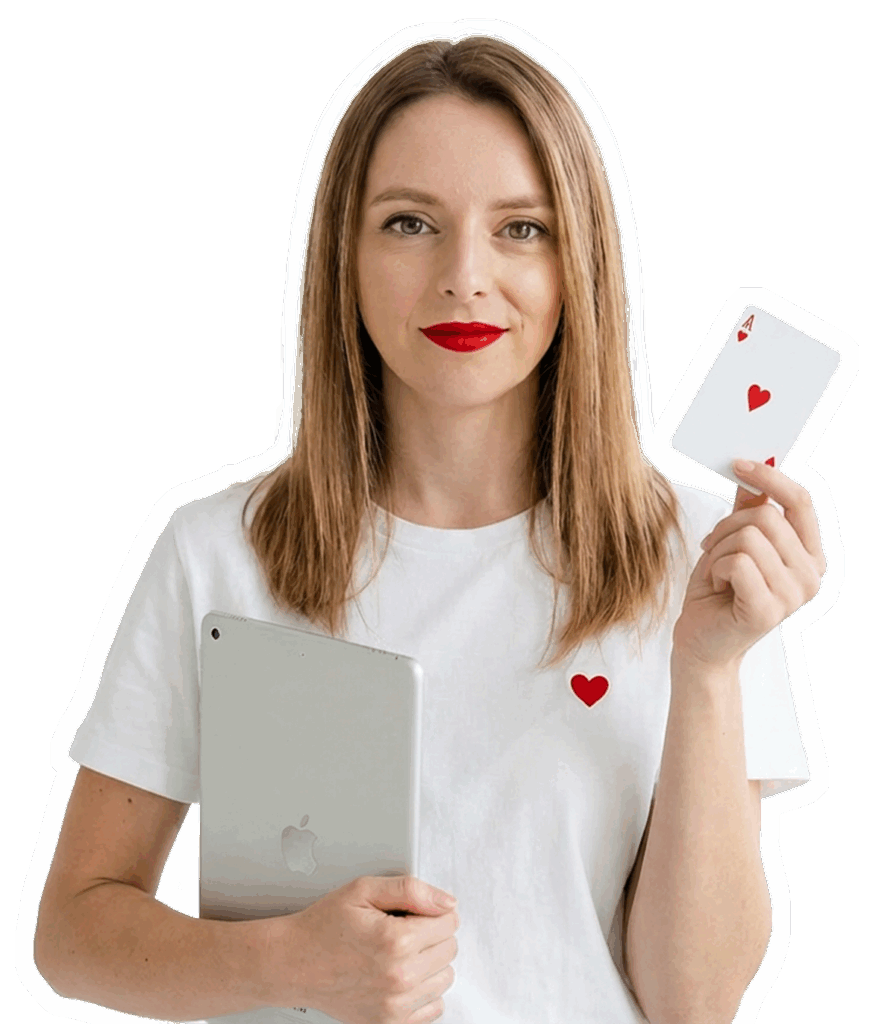 Samantha Blandin, designer tenant dans sa main un ipad et une carte as de coeur